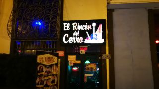 restaurantes con musica en directo en guayaquil El Rincón Del Cerro-Show en Vivo